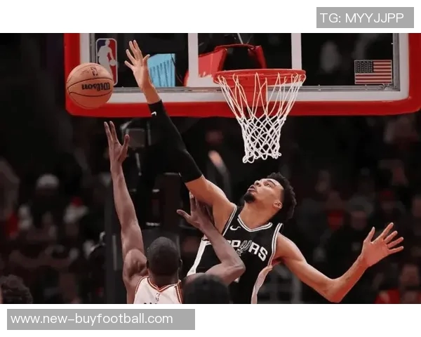 文班亚马半场表现抢眼8中4斩获15分5篮板3助攻1抢断4盖帽展现统治力